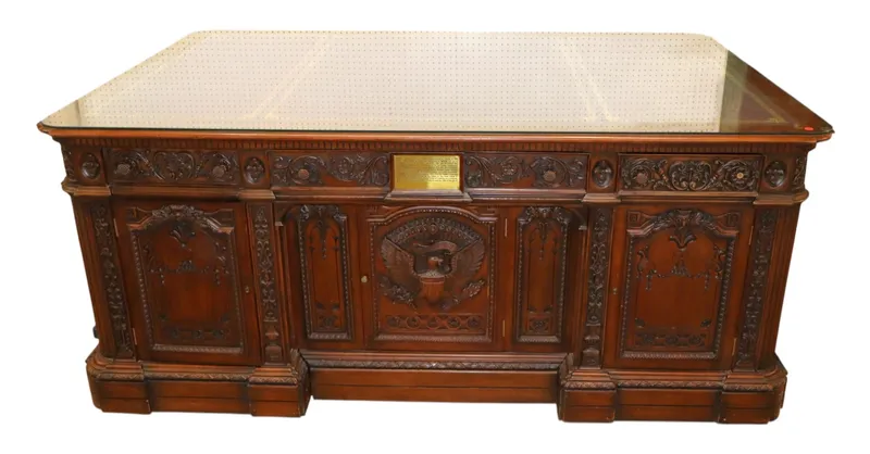 Vtg Presidential Resolute desk, great leather top from auction in Logan Township, New Jersey — image 20