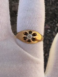 Vintage-Inspired Diamond Flower Ring in 14K Yellow Gold