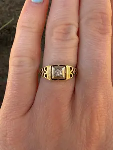 14K gold ring has that timeless vintage feel