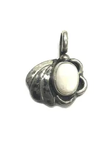 Navajo mother of pearl pendant
