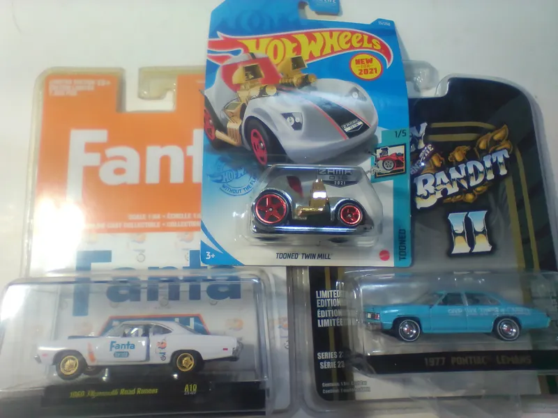 A Trio of Die-Cast Model Vehicles Including Hot Wheels, M2 Machines, and GreenLight Collectibles from auction in Brewton, Alabama — image 25