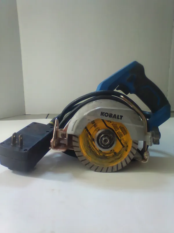Kobalt Corded 4-Inch Handheld Tile Saw with Integrated GFCI from auction in Brewton, Alabama — image 33