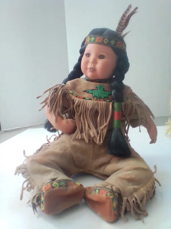 A Gregory Perillo Artaffects Brave and Free Porcelain Native American Doll 1992 from auction in Brewton, Alabama — image 44