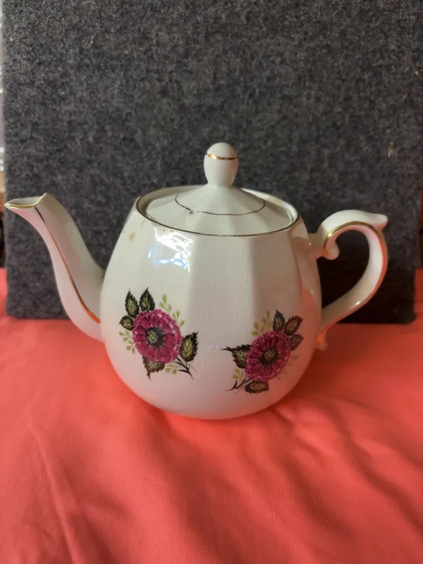 Ellgreave Pottery Paneled Earthenware Teapot with Pink Floral Decoration from auction in Brewton, Alabama — image 18