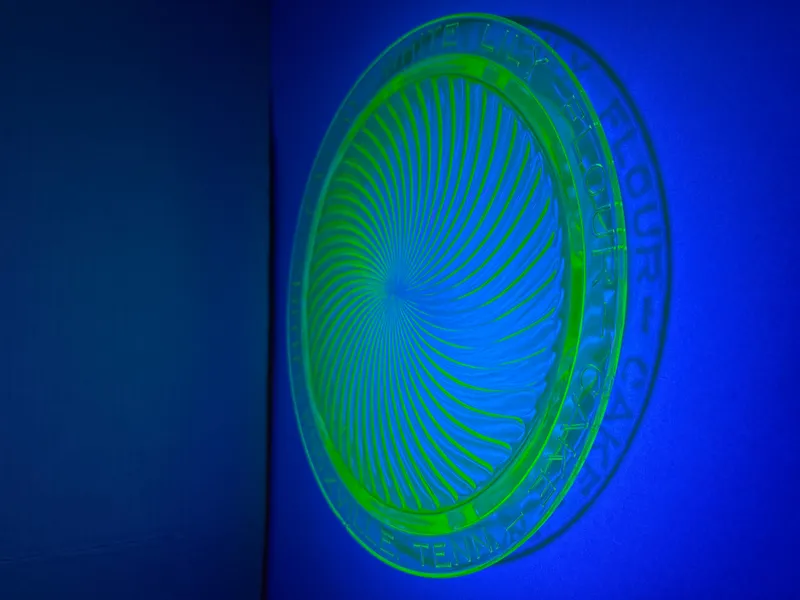 Promotional White Lily Flour Uranium Green Depression Glass Three Footed Swirl Cake Plate from auction in Brewton, Alabama — image 21