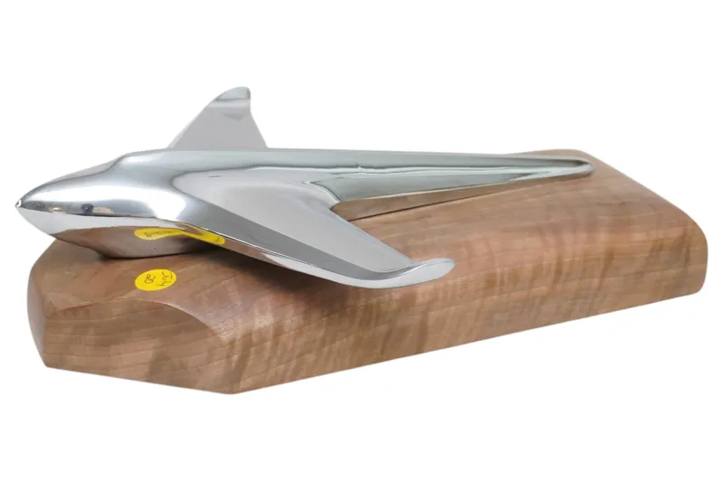 ORIGINAL 1951 STUDEBAKER COMMANDER HOOD ORNAMENT ON WALNUT from auction in Mount Pleasant, South Carolina — image 21