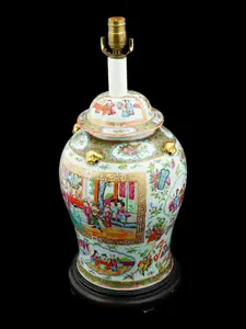 MID CENT CHINESE FAMILLE ROSE PORCELAIN VASE LAMP