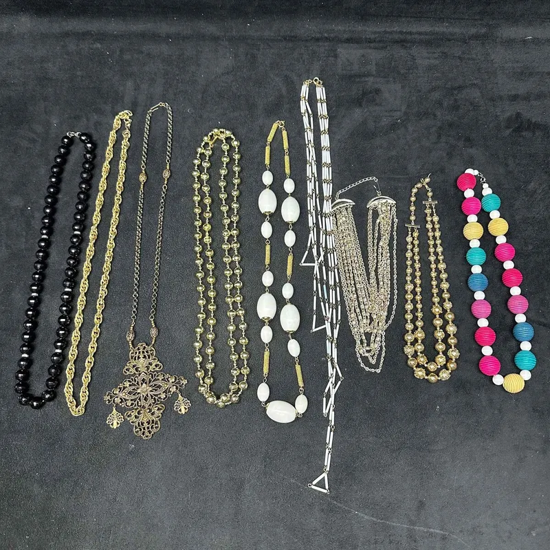 Vintage Costume Jewelry Necklace Lot Gold Tone Beaded Multicolor Statement and Mod Styles Set from auction in Orlando, Florida — image 30