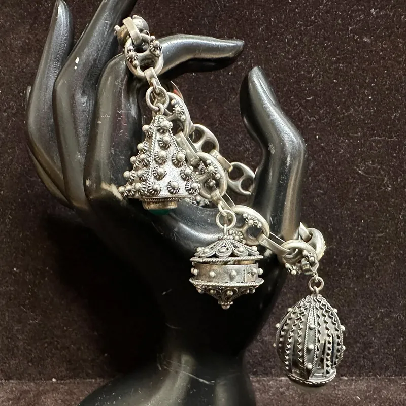 800 Silver Etruscan Revival Charm Bracelet Q54 Small Puff Mariner Chain from auction in Orlando, Florida — image 10