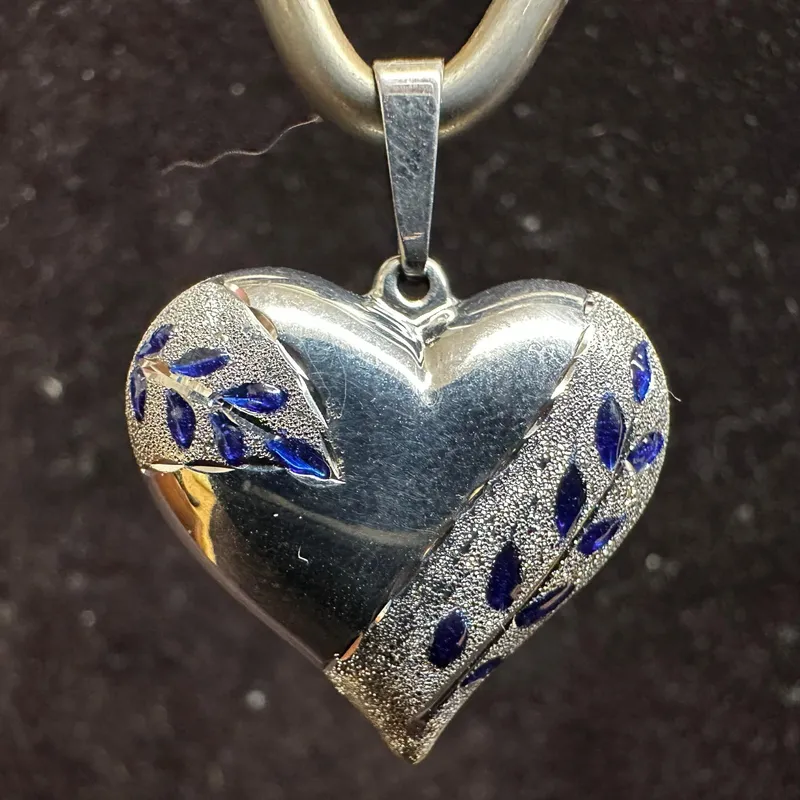 Blue Enamel Leaf Motif Textured 14K White Gold Heart Pendant O79 from auction in Orlando, Florida — image 2