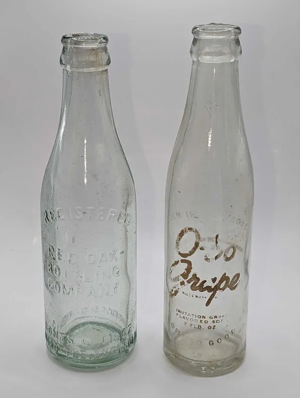 2 Vintage O-So Grape Red Oak Bottling Company  Glass Bottles from auction in Orlando, Florida — image 11
