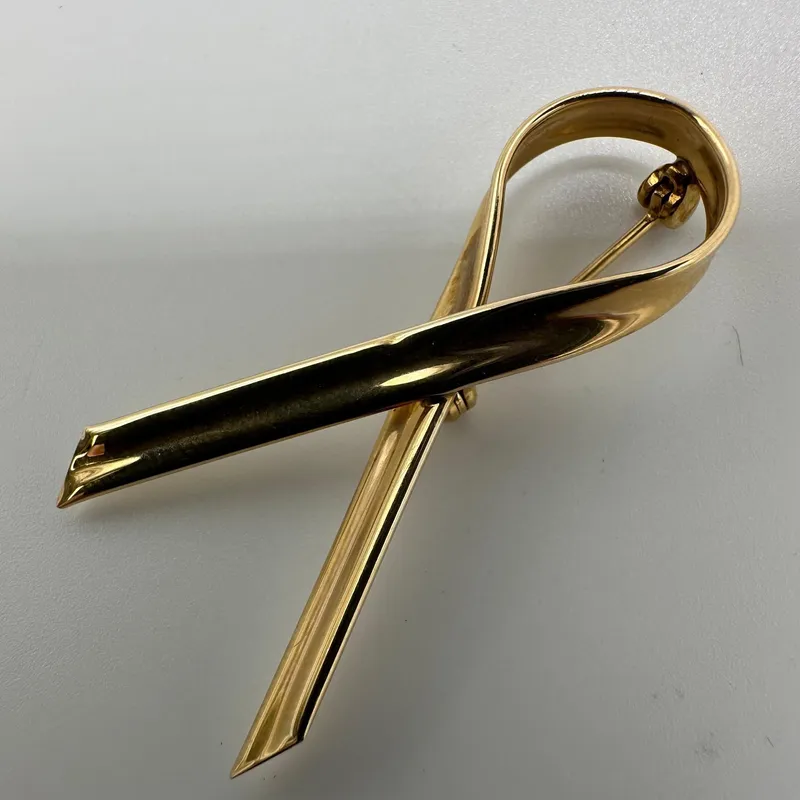 14K Gold Ribbon Twisted Bar Wave Twisted Design Brooch from auction in Orlando, Florida — image 23
