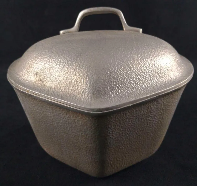 Vintage Silver Seal Aluminum Dutch Oven Pot  B from auction in Orlando, Florida — image 4