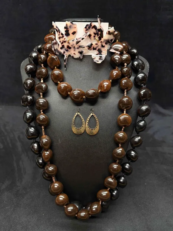 4pc Coffee Bean Themed Mixed Beaded Costume Jewelry Lot from auction in Orlando, Florida — image 43
