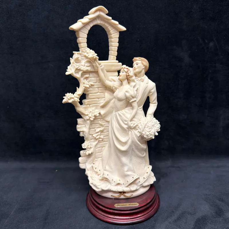 Giuseppe Armani Florence 0201-F Married Couple with Bouquet Figurine R240 from auction in Orlando, Florida — image 3