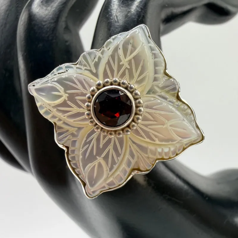 Sajen Sterling Silver Ring Carved Mother of Pearl Red Garnet from auction in Orlando, Florida — image 4