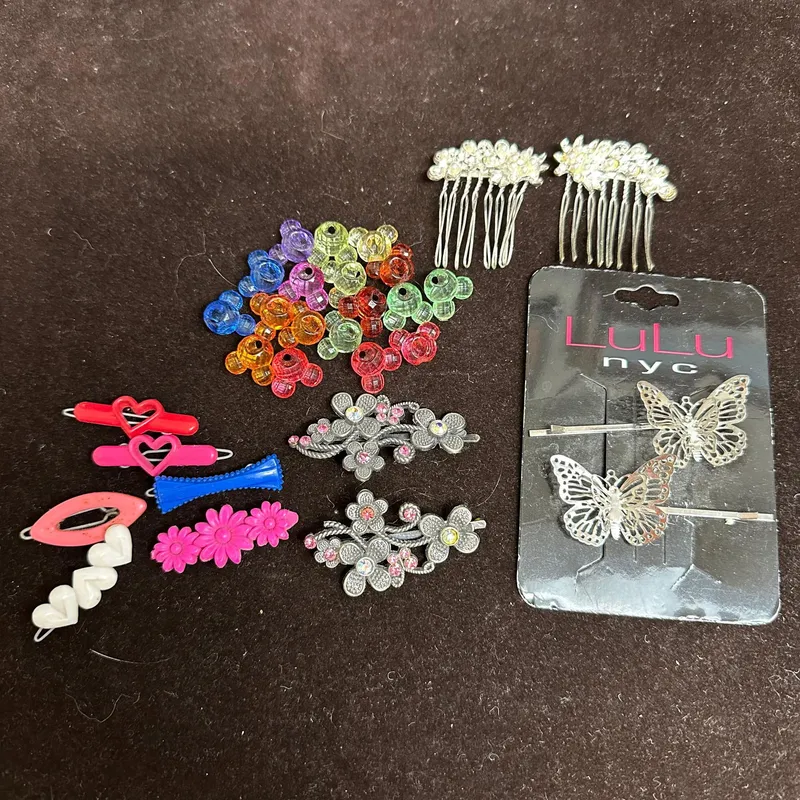 Hair Clips Lot Vintage Plastic Floral Disney Butterfly Set from auction in Orlando, Florida — image 17