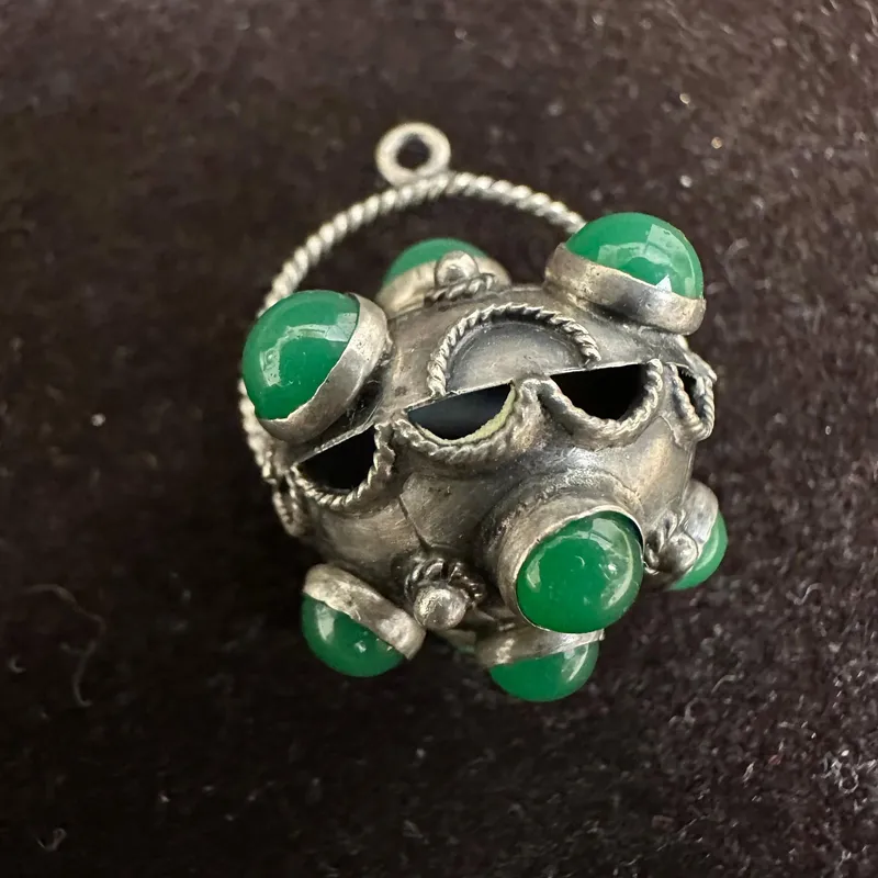 Green Onyx Art Deco Style Green Cabochon Silver Charm T10 from auction in Orlando, Florida — image 39