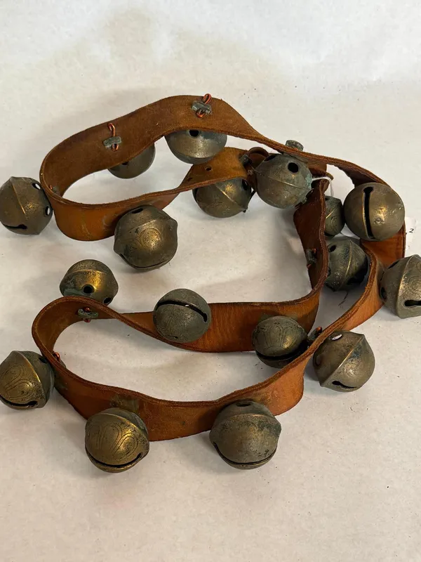 Antique Cast Brass Petal Sleigh Bells from auction in Dundee, Ohio — image 3