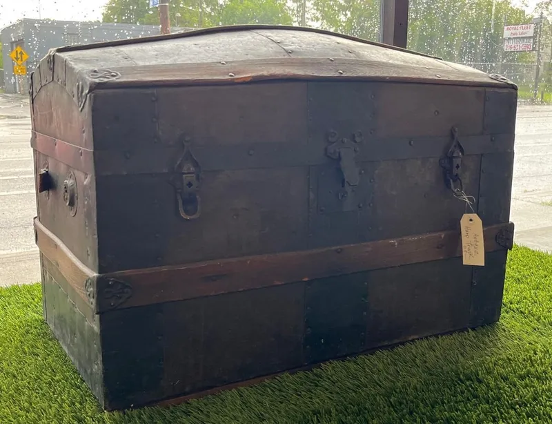 Victorian Humpback Steamer Trunk w/Tray from auction in Dundee, Ohio — image 14