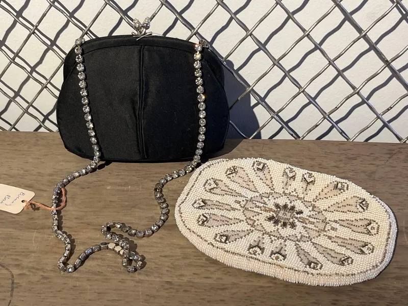 Morris Moskowitz & Czech Evening Bags from auction in Dundee, Ohio — image 42