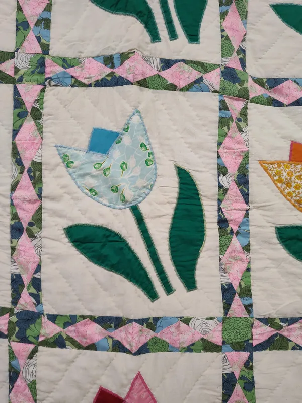 Applique Tulip Quilt w/ Floral Diamond Sashing from auction in Dundee, Ohio — image 21