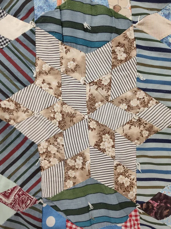 American Tied Scrap Quilt, Six-Pointed Star from auction in Dundee, Ohio — image 43