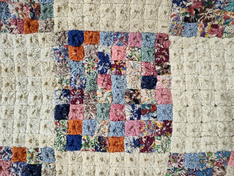 Hand-Stitched Yo-Yo Checkerboard Feedsack Quilt from auction in Dundee, Ohio — image 44