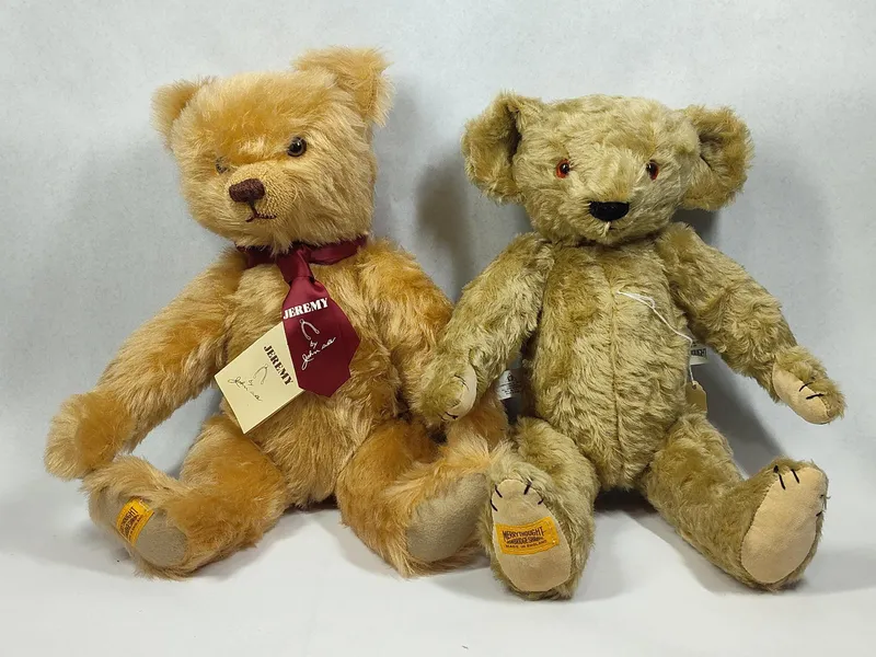 Pair Merrythought John Axe Mohair Bears from auction in Dundee, Ohio — image 23