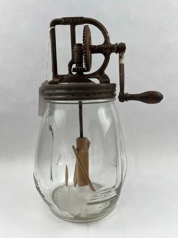 Dazey No. 20 Glass Butter Churn from auction in Dundee, Ohio — image 4