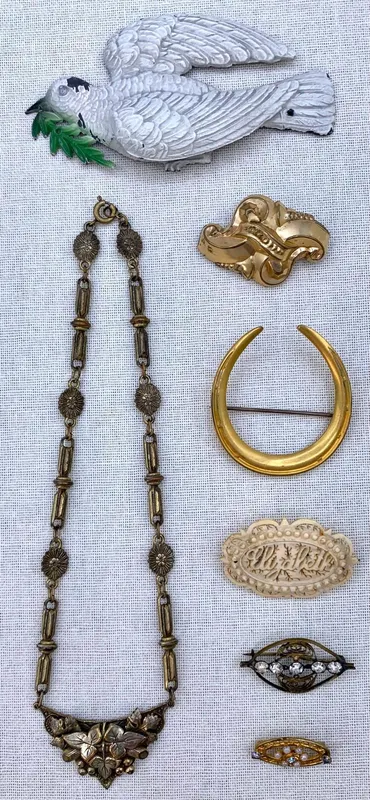 7 pc Antique Victorian C Clasp Brooches, Ivy Leaf Necklace & White Painted Cast Metal Dove Bird from auction in Dundee, Ohio — image 23