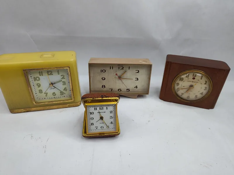 Set 4 Clocks: GE, Telechron & more from auction in Dundee, Ohio — image 29