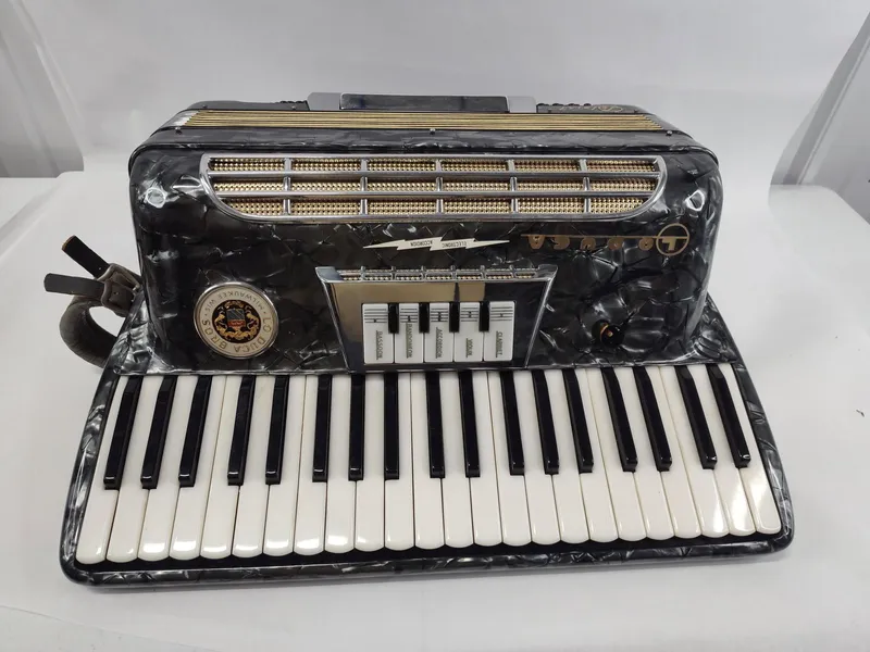 Lo Duca Bros. Italian Piano Accordion from auction in Dundee, Ohio — image 39