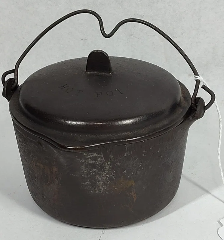 Wagner Ware Sidney Iron Hot Pot w/ Lid from auction in Dundee, Ohio — image 5