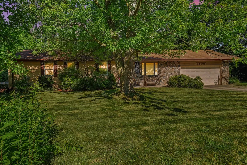 Photos and Details from auction in Shipshewana, Indiana — image 2