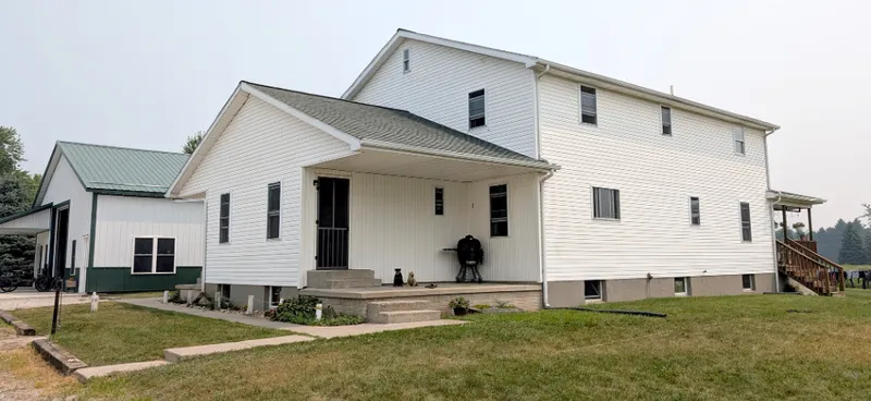 16 Acres - House - Shop - Barn - Pond — image 1