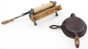 Horseshoe wringer / EC Simmons waffle iron