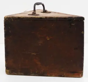 Wooden triangle carry case with hinged lid