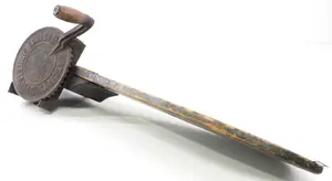 Briggs hand-crank corn sheller