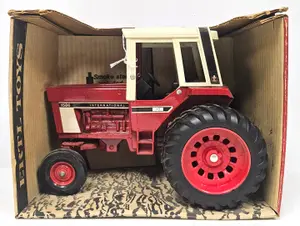 International 1586 WF Tractor with Cab