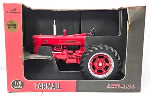 1/8 Scale Case IH Farmall 400 Tractor