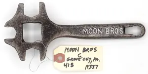 7.5''L "Moon Bros"