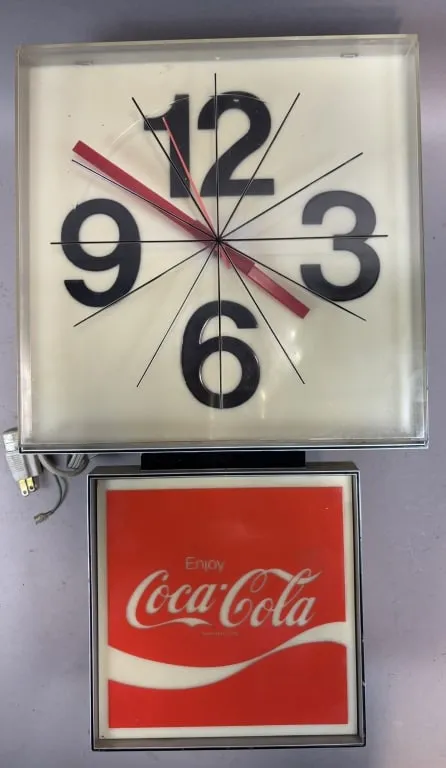 Original 70s Coca Cola Plastic & Metal Clock WORKS from auction in Jackson, Michigan — image 40