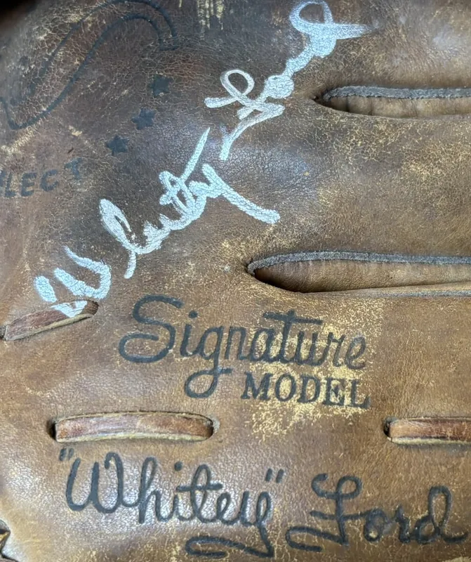 Whitey Ford Signed Spalding 42-241 Baseball Glove from auction in Jackson, Michigan — image 5