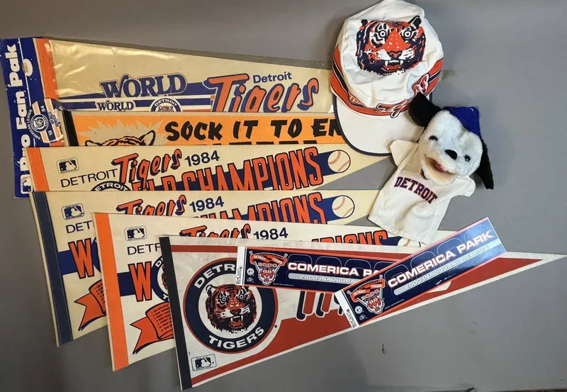 Lot 12 Detroit Tigers Baseball Pennant Hat Sticker from auction in Jackson, Michigan — image 17