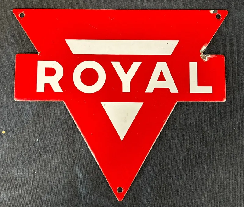 Conoco Royal Original Porcelain Gas Pump Advertising Sign from auction in Jackson, Michigan — image 43