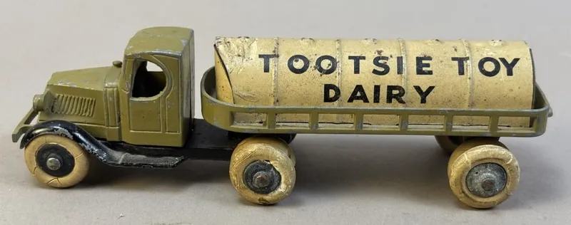 Tootsie Toy #0805 Mack Milk Dairy Truck Green EX+ from auction in Jackson, Michigan — image 7