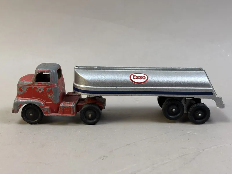 Esso Gasoline Tanker 8.5" Semi Truck Tootsietoy from auction in Jackson, Michigan — image 6