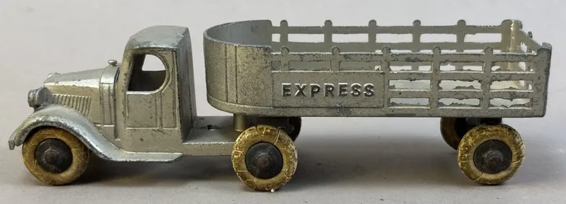 Tootsie Toy #0801 1930s Mack Express Stake Truck from auction in Jackson, Michigan — image 11