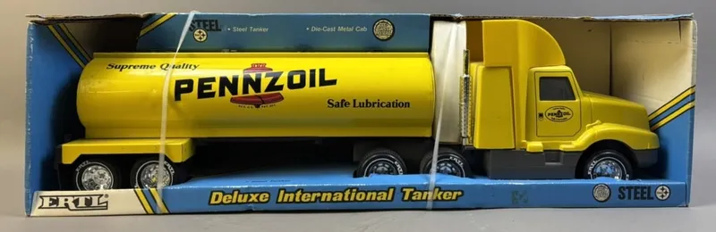 Ertl Pennzoil Deluxe International Gas Tanker NOS from auction in Jackson, Michigan — image 31